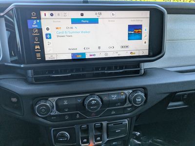 2026 Jeep Wrangler - Photo 13