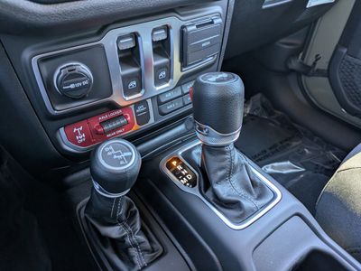 2026 Jeep Wrangler - Photo 14