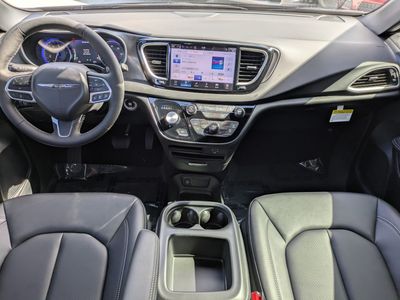 2026 Chrysler Voyager - Photo 17
