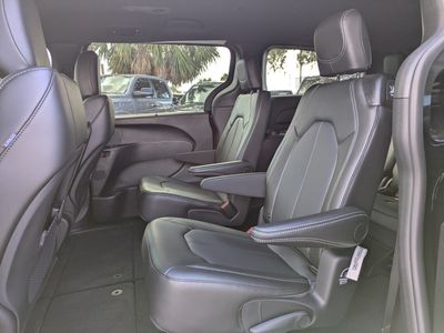 2026 Chrysler Voyager - Photo 14