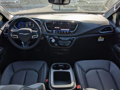 2026 Chrysler Pacifica — photo 17 view