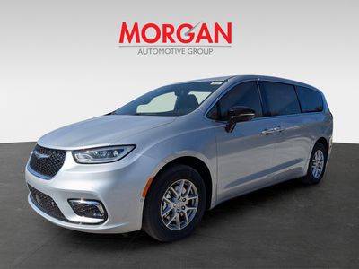 2026 Chrysler Pacifica — photo 7 view