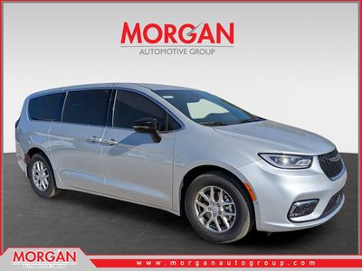 2026 Chrysler Pacifica Select in Silver — front three-quarter view