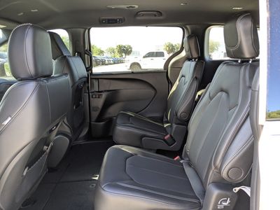2026 Chrysler Pacifica — photo 15 view