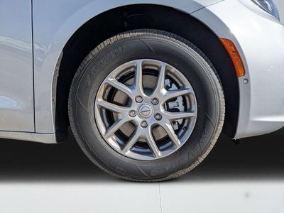 2026 Chrysler Pacifica — photo 10 view