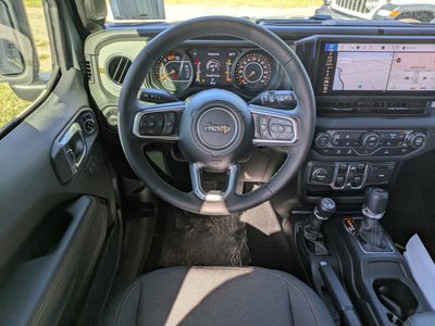 2026 Jeep Wrangler - Photo 14
