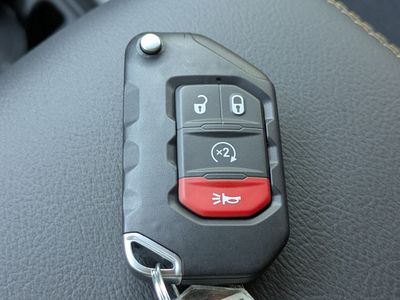2026 Jeep Wrangler - Photo 25