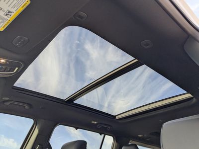 2026 Jeep Grand Wagoneer - Photo 23