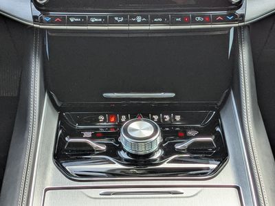 2026 Jeep Grand Wagoneer - Photo 21