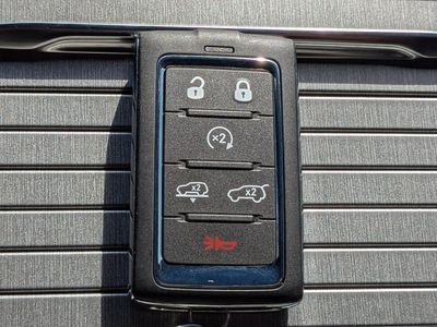 2026 Jeep Grand Wagoneer - Photo 33