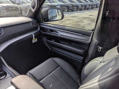 2026 Jeep Grand Wagoneer - Photo 19