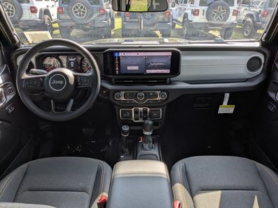 2026 Jeep Wrangler - Photo 15