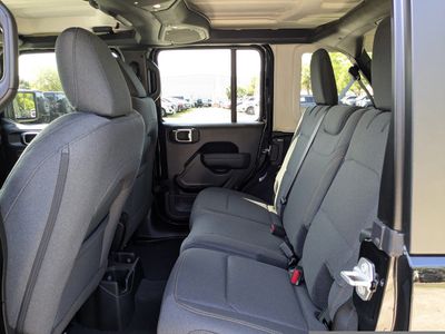 2026 Jeep Wrangler - Photo 13