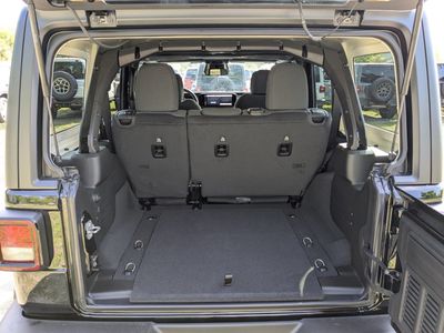 2026 Jeep Wrangler - Photo 12