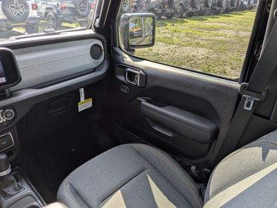 2026 Jeep Wrangler - Photo 17