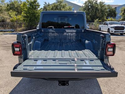 2026 Jeep Gladiator - Photo 12