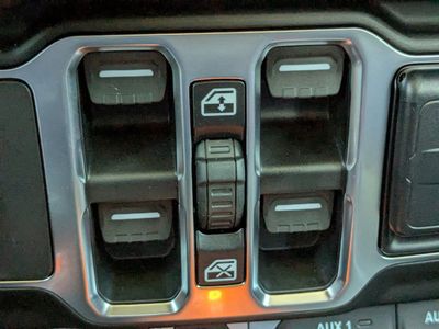 2026 Jeep Gladiator - Photo 23