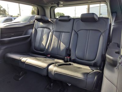 2026 Jeep Grand Wagoneer - Photo 14