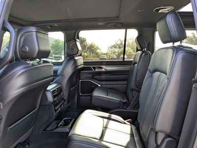 2026 Jeep Grand Wagoneer - Photo 15