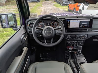 2026 Jeep Gladiator - Photo 16