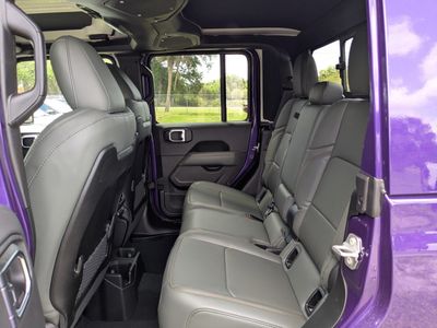 2026 Jeep Gladiator - Photo 13