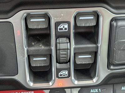 2026 Jeep Gladiator - Photo 22