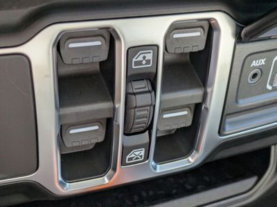 2026 Jeep Gladiator - Photo 19