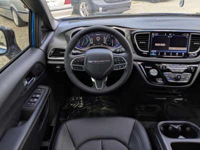 2026 Chrysler Pacifica - Photo 18