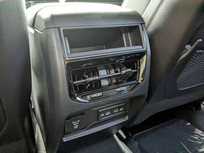 2026 Jeep Grand Cherokee - Photo 15