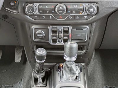 2026 Jeep Wrangler — photo 19 view