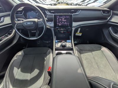 2025 Jeep Grand Cherokee - Photo 13