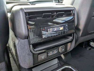 2026 Jeep Grand Wagoneer - Photo 16