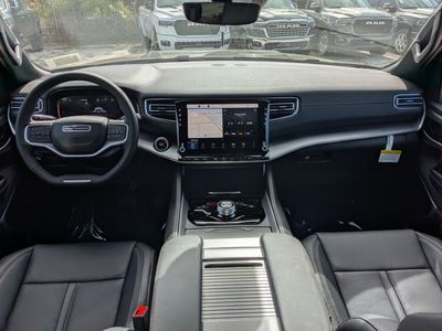2026 Jeep Grand Wagoneer - Photo 17