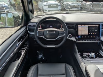2026 Jeep Grand Wagoneer - Photo 18