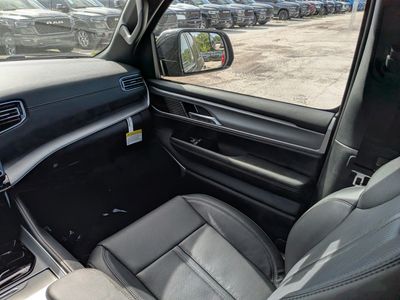 2026 Jeep Grand Wagoneer - Photo 19
