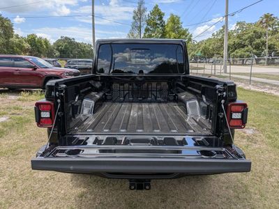 2026 Jeep Gladiator - Photo 12