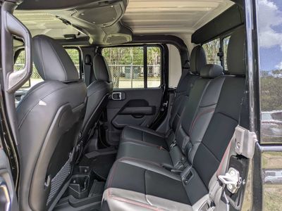 2026 Jeep Gladiator - Photo 13