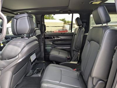 2026 Jeep Grand Wagoneer - Photo 14