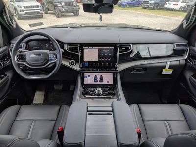 2026 Jeep Grand Wagoneer - Photo 17