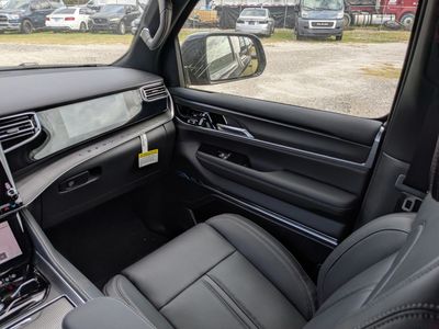 2026 Jeep Grand Wagoneer - Photo 19