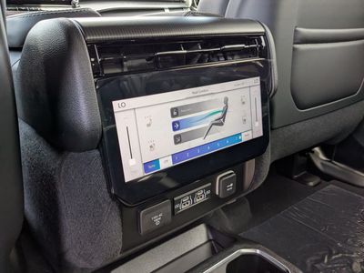 2026 Jeep Grand Wagoneer - Photo 16