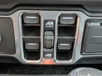 2026 Jeep Wrangler - Photo 24