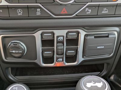 2026 Jeep Wrangler - Photo 23
