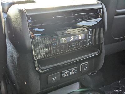 2026 Jeep Grand Wagoneer - Photo 16