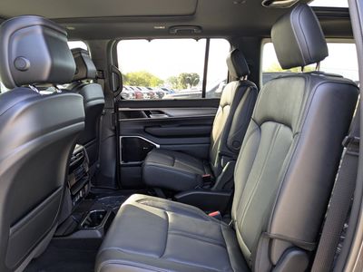 2026 Jeep Grand Wagoneer - Photo 14