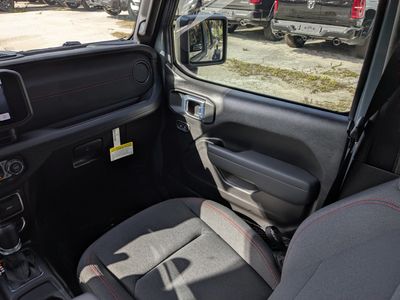 2026 Jeep Gladiator - Photo 17
