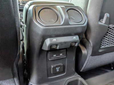 2026 Jeep Gladiator - Photo 14
