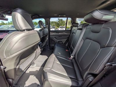 2025 Jeep Grand Cherokee - Photo 12