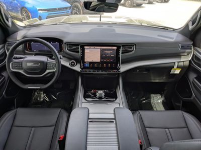 2026 Jeep Grand Wagoneer - Photo 17