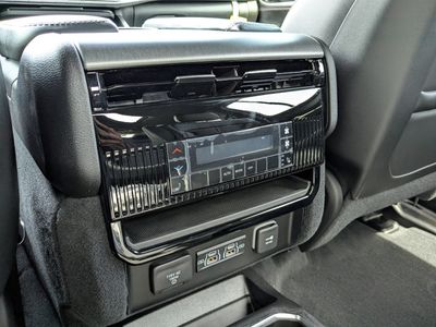 2026 Jeep Grand Wagoneer - Photo 16